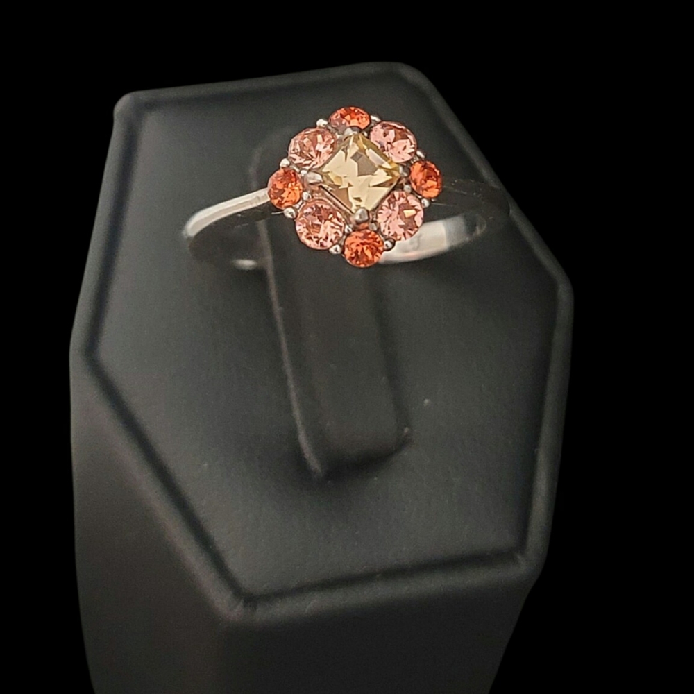 Beautiful Peach Tones Costume Jewelry Ring Size 9